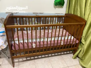  1 سرير أطفال من أكيا بحاله ممتازه