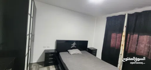  11 شقة وسط البلد قريبة من جميع الخدمات الشقة مكونة من غرفتين وصالون وحمامين ومطبخ وبرندة