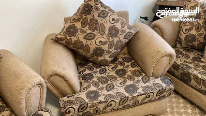  3 طقم كنب مستعمل بحال جيده بسعر مغري