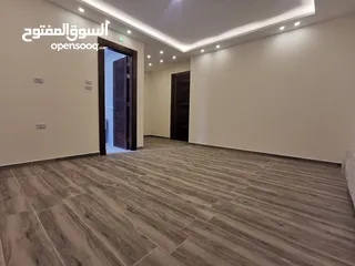  22 شقة ارضيه 210 م وحديقه وكراج 300 م في اجمل مناطق قرية النخيل