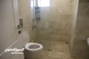  6 شقه للاستثمار او السكن للبيع/ في أجمل مناطق عمان بسعر مغري من المالك مباشره