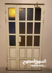  2 للبيع باب المنيوم مستخدام بحالة ممتازه