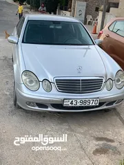  4 مرسيدس E200 للبيع 2004