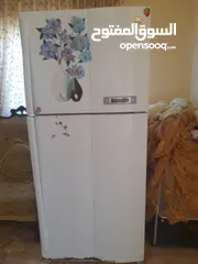  3 ثلاجه حجم كبير نظيفه كثير وما عمرها تصلحت شبه جديده من الداخل والخارج بحاجه ل مزيل صدأ  فقط لا غير