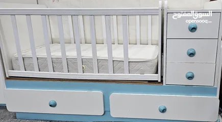  1 سرير طفل للبيع