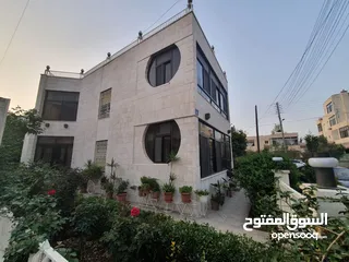  6 فيلا مميزة  للبيع في منطقة الروابي/ السابع ....شارع عبدالله غوشة