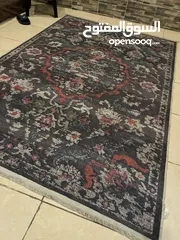  2 سجاده منقوشه خفيفة الوزن مبطنه بجلد محبب مانع للتزحلق مستعمله بحاله جيده