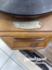 2 قطعة قديمة جداً موسيقية للبيع موجودة في ابوظبي