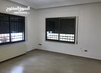  9 دابوق شقة ارضية طابقية مع حديقه 4 نوم للإيجار الفارغ