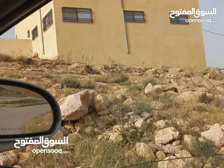  12 قطعة ارض في موقع مميز في ضاحية المدينة