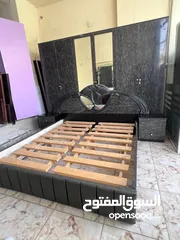  12 غرفة نوم ماستر بحالة ممتازة  تفصيل خشب لامنيت ملبس من داخل والخارج ،  تتكون من خزانة 6ابواب وتخت
