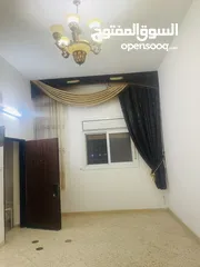 10 شقق سكنيه للإيجار موقعها الخليل راس الجوره مقابل كازيه زيد للمحروقات طابق ارضي