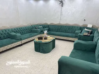  1 جلسة ضيوف حجم كبير  تفصيل  بحالة الجديدة  لون أخضر و بيج فاتح