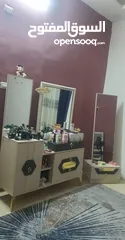  4 غرفة نوم وغرفه ضيوف وثلاجة ومزنون ومرايه وبولير ودربزين درج شاحطين يمين شمال