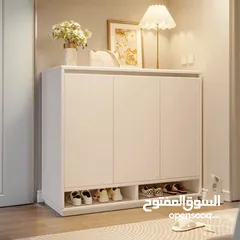  6 خزانة أحذية خشبية إيطالية رفوف تصميم ذكي مع أجنحة فتح مريحة ولون أبيض أنيق