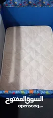  4 تخت بيبي + كرسي سيارة للبيع