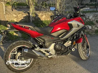  1 هوندا NC750X مميزة ونظيفة للبيع - نفس دراجة الأمن العام الجديدة