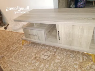  1 ترابيزه لمينيت بالكامل رجلين ستيل لون ذهبي الترابيزه بالكرتونه ولا خدشه الله يطرح البركه