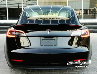  10 تيسلا 2023 model 3 فحص كامل اوتوسكور لون اسود ملوكي داخلي ابيض بحالة الوكالة للبيع بسعر لقطة ومحرووق