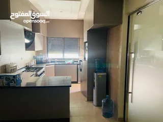  12 شقة في خلدا مميزه  طابق رابع مع إمكانية روف من 40الى50متر مربع فرصه في منطقة هادئة ومنظمة للخدمات
