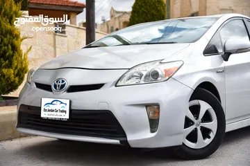  12 تويوتا بريوس هايبرد بحالة الشركة Toyota Prius Hybrid 2015