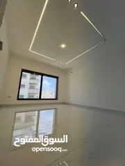  2 ارضية مع ترس خلف جامعة البتراء البنيات طريق المطار تشطيب فخم