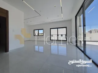  3 روف طابقي باطلالة عالية للبيع في طريق المطار بمساحة بناء اجمالية 391م