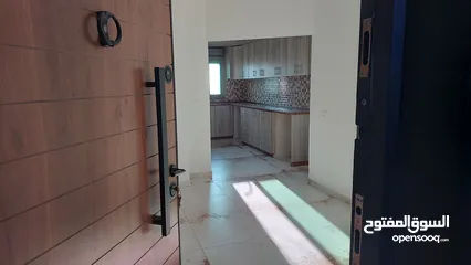  3 شقة للإيجار طابق ثالث