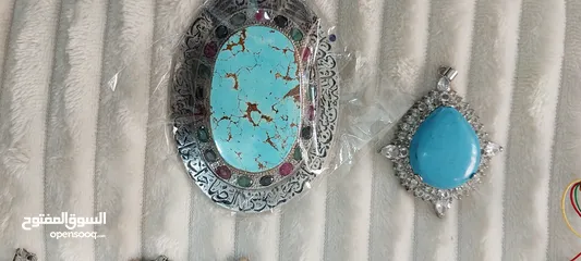  10 احجار كريمة من إيران مختلفة الأشكال والأحجام