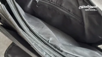  4 شنطة ثقيلة قماش وليس نايلون ومرتبة وكويسه وانيقة للبيع