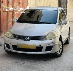  1 سيارة نيسان ومازدا