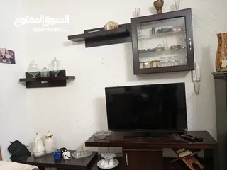  4 طاولة تلفاز  كامله (دون شاشه) مع رفوف وخزانه