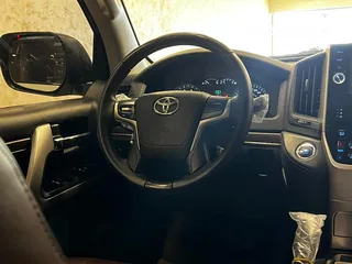  16 Toyota Land Cruiser GX-R 2017 قاطعة : 70000 km فقط