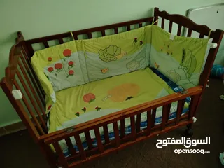  2 للبيع سرير بيبي بحالة ممتازة -