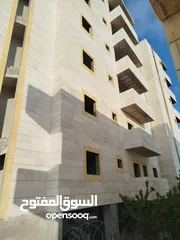  11 شقتين للبيع بإطلاله جميلة ومنطقة راقية