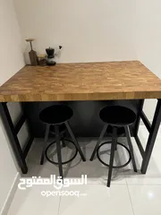  2 طاولة للبيع شامل الكراسي