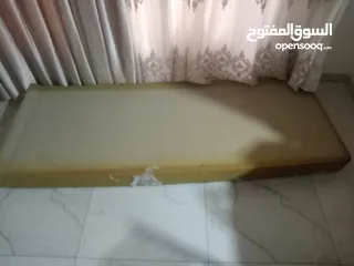  1 للبيع مستعمل فرشات  كلهم 15دينار القياسات في الصور