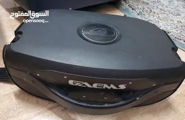  1 شاشه العاب 19 بوصة متنقلة من شركة GAEMS  الشاشة تحتاج لتغيير أو تصلح كقطع غيار