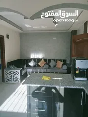  3 شقة على الشارع الرئيسي للايجار اسبوعي او شهري متاحة بعد .01.08.2025