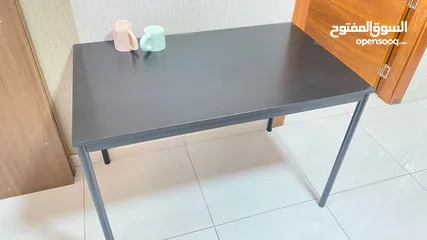  1 مكتب ايكيا اسود للبيع