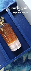  2 عطر خلطه القرشي جديد90مل للرجال والنساء  مع ستاند خشب لون ازرق