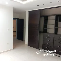  18 خلدا ـ شقه ارضيه فارغه للايجار ـ 200 متر داخلي  200 متر خارجي + حديقه مشجره - كراج خاص