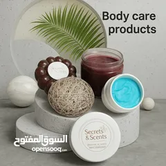  2 مستحضرات تجميل (سكراب للجسم-سكراب للقدمين-كريم مرطب-صابون من مواد طبيعيه -ليفه).من ecrets of scents