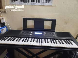  2 yamaha PSR-E373