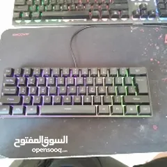  1 keybord black with rgb custom ducky keycaps