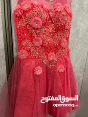  3 فستان للبيع بحالة الجديد