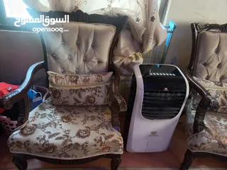  9 قعده ضيوف  تتكون من ثلاثيه  وثنائيه ومفردتين   زائد طاوله وسط   وسجاده