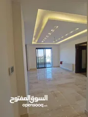  15 925560  شقة في ش المطار الغباشية ط ثاني 3 غرف 2ماستر 4حمامات مساحتها 200م2 -