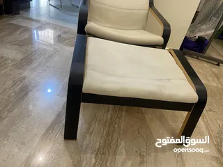  2 كرسي ايكيا لون بيج مريح جدا مع مسند للرجلين للبيع