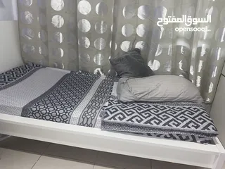  1 تخت IKEA بحاله جيدة جدا 